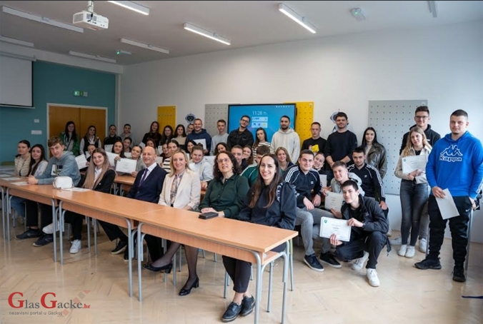 Dodijeljeni vaučeri učenicima za program 'Želim znati više'