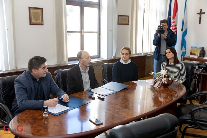 Potpisan sporazum o stipendiranju učenika srednjih škola za deficitarna zanimanja