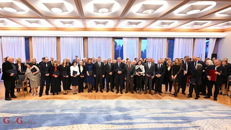 Predsjednik Milanović odlikovao zaslužne pojedince, tvrtke i udruge iz kulture, gospodarstva, znanosti i sporta