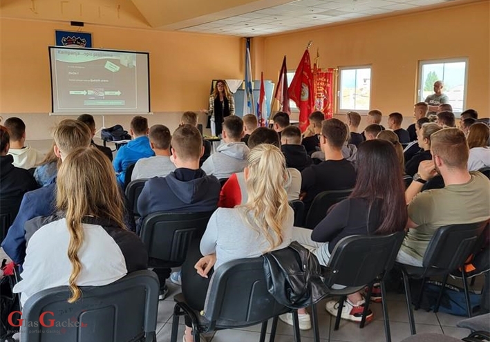 Predavanja srednjoškolcima o problemima trgovanja ljudima