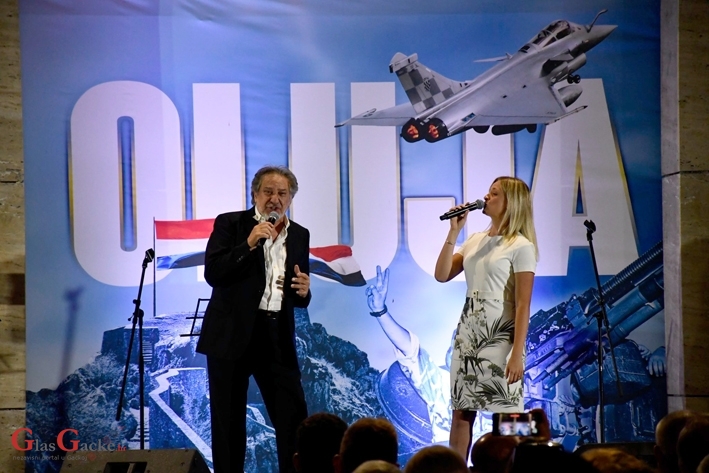 Održan koncert domoljubnih pjesama u atriju crkve sv. Mati Slobode