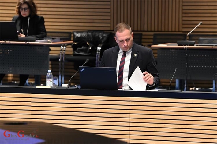 Vlada usvojila dva programa potpore Ministarstva poljoprivrede, šumarstva i ribarstva vrijedna više od 1,9 milijuna eura Vlada usvojila dva programa potpore Ministarstva poljoprivrede, šumarstva i ribarstva vrijedna više od 1,9 milijuna eura