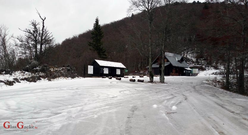 Ulaz Babić Siča na Velebitu zatvoren Ulaz Babić Siča na Velebitu zatvoren