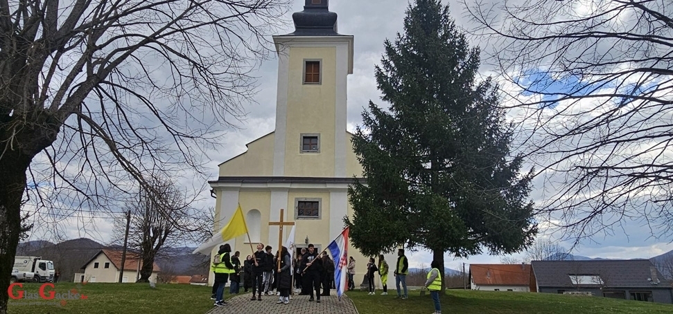 Održan križni put mladih Gospićko-senjske biskupije