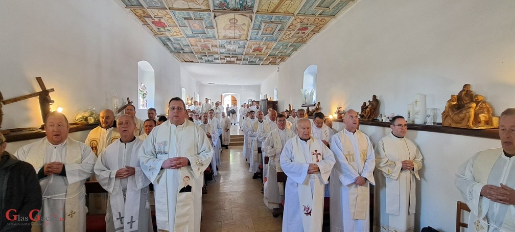 Svećenici Riječke i Gospićko-senjske biskupije hodočastili u Krasno