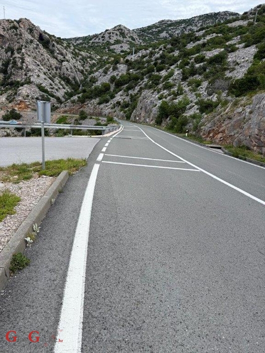 Zajedničkim aktivnostima PU ličko-senjske i Hrvatskih cesta do sigurnijih cesta za motocikliste Zajedničkim aktivnostima PU ličko-senjske i Hrvatskih cesta do sigurnijih cesta za motocikliste