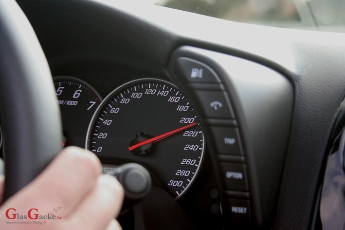 Na autocesti vozio triput brže od dopuštenoga Na autocesti vozio triput brže od dopuštenoga
