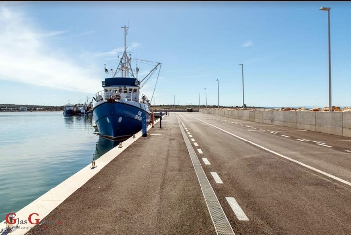 U Novalji svečano otvorena ribarska luka i obnovljena Primorska ulica