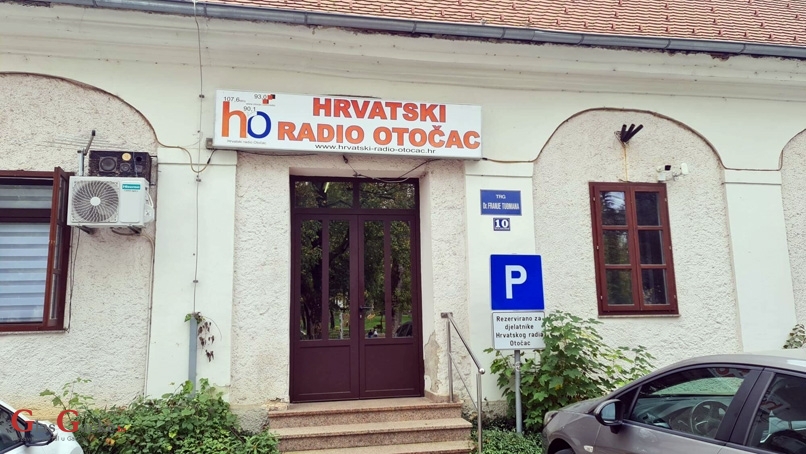 Otočki gradonačelnik u sukobu samo sa – ženskim kolektivima