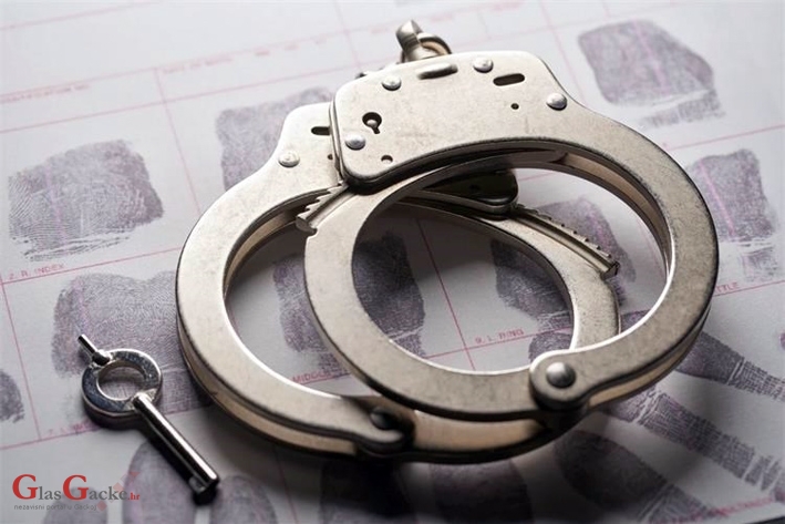 Policija u Senju uhitila dvojac koji je prodavao drogu