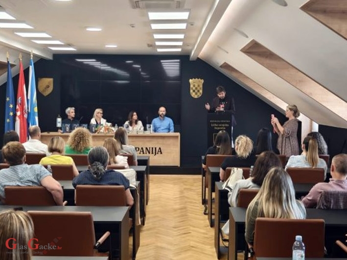 U Gospiću održana važna tribina o poteškoćama odrastanja U Gospiću održana važna tribina o poteškoćama odrastanja