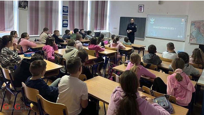 Policijske službenice PU ličko-senjske predstavile i provele projekt #sigurniONLINE Policijske službenice PU ličko-senjske predstavile i provele projekt #sigurniONLINE