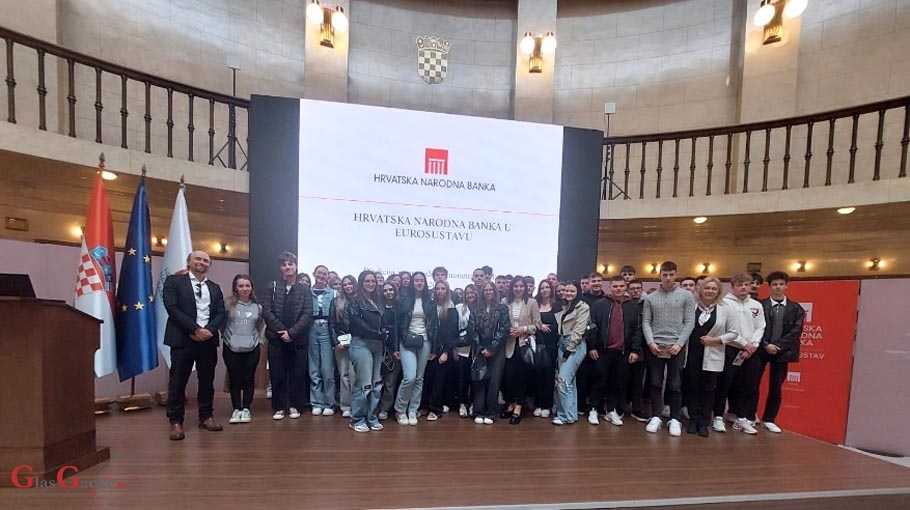 Otočki srednjoškolci posjetili HNB i Zagrebačku burzu