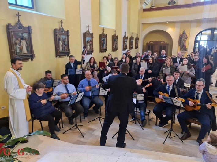 Slavlje 'Hrvatskog Božića' u katedrali