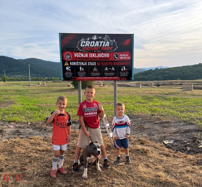 Postavljena i službena  ploča na ulazu u Croatia Enduro Park