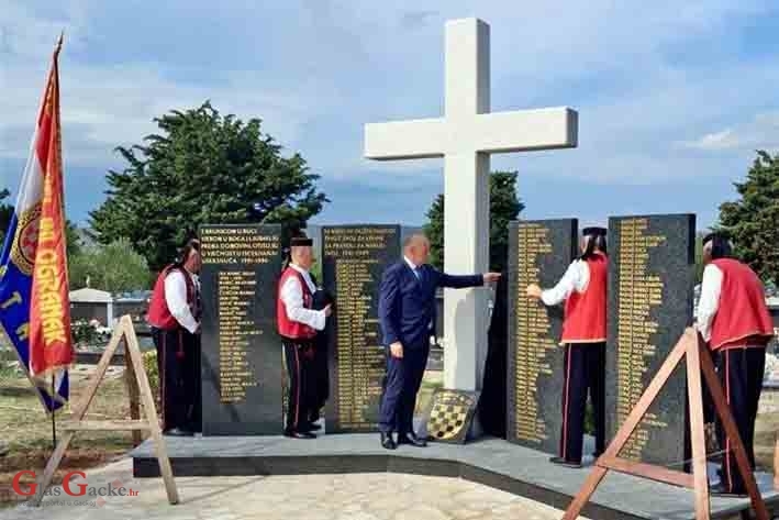 Otkrivanje spomen-obilježja u Lišanima Ostrovičkim