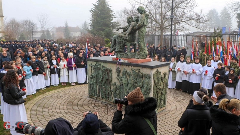 Hodočašće hrvatskih branitelja u Voćin prigodom godišnjice njegova stradanja