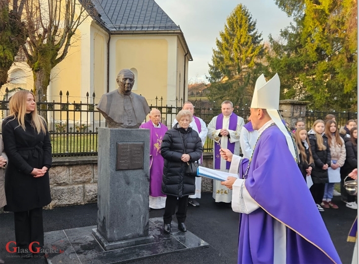 U Slunju otkrivena bista biskupa Bogovića