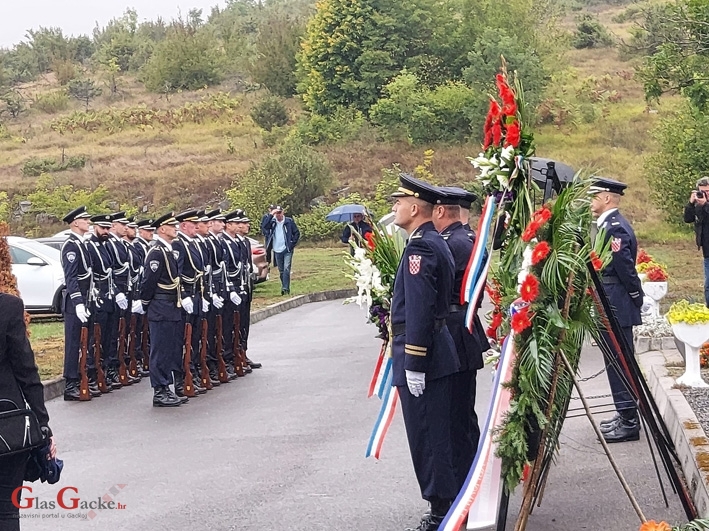 Komemoracija ubijenim policajcima na Žutoj Lokvi