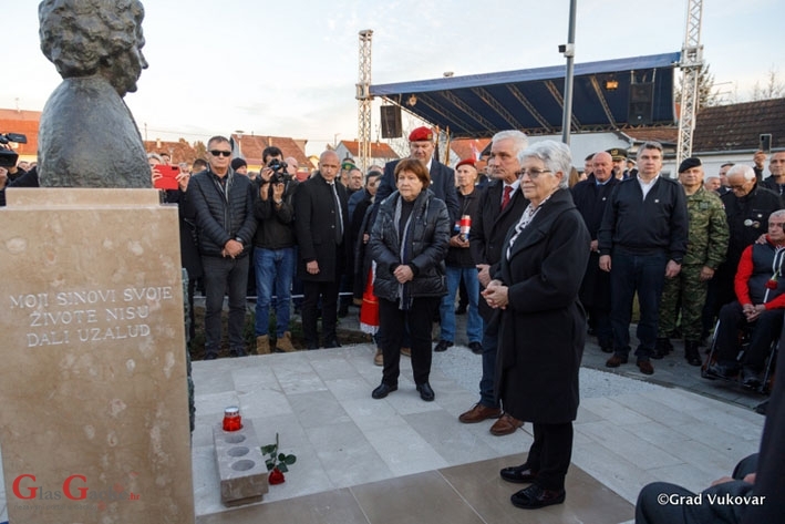 Otkriven spomenik Kati Šoljić i četvorici sinova