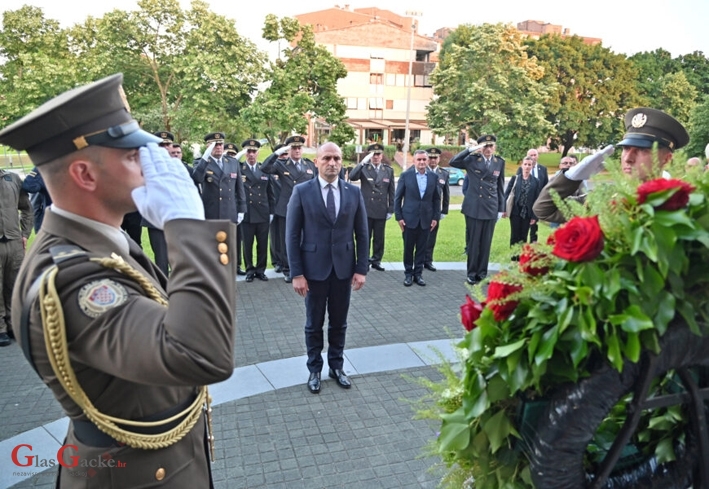 Uoči 33. obljetnice HV-a odana počast hrvatskim braniteljima