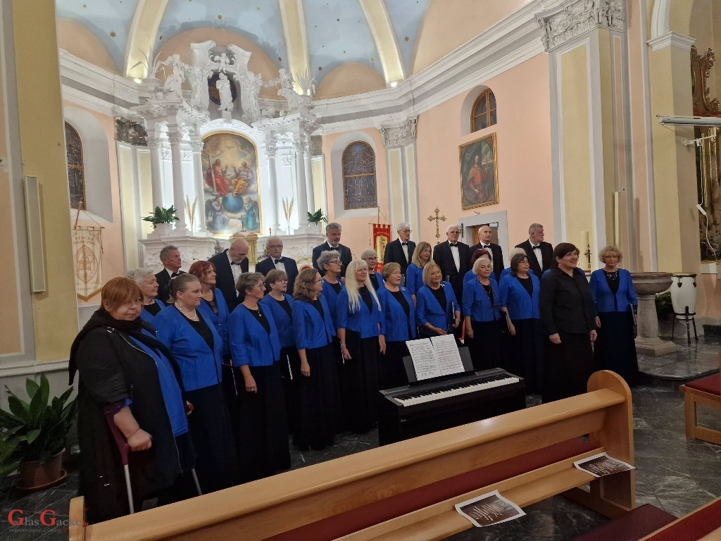 Veličanstven koncert zbora Jeka Primorja u Otočcu