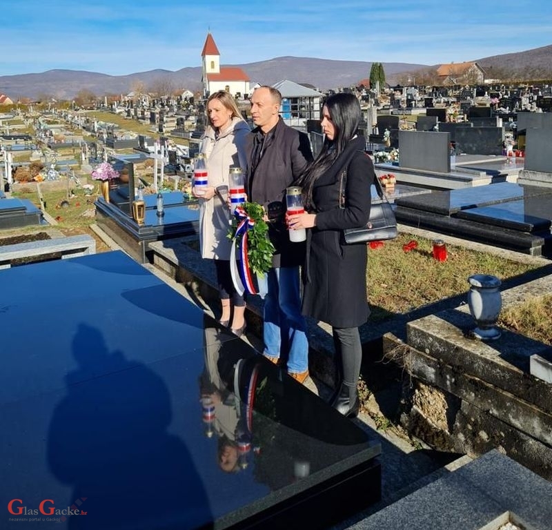 Počast dr. Draženu Bobincu povodom 34. godišnjice utemeljenja Inicijativnog odbora HDZ-a za Gacku, Liku i Krbavu 