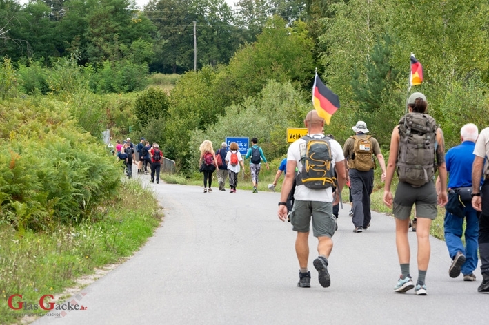 Preko 1.800 hodača koračalo rutama kroz Gospić i okolicu