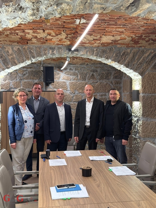 Potpisani ugovori za prijevoz učenika osnovnih škola u LSŽ 