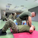 Instruktori za temeljno vojno osposobljavanje na obuci borilačkih vještina i upravljanja dronovima