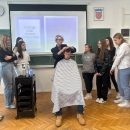 Jedna od najboljih frizerki Sandra Zajec  u frizerskom praktikumu u Otočcu 