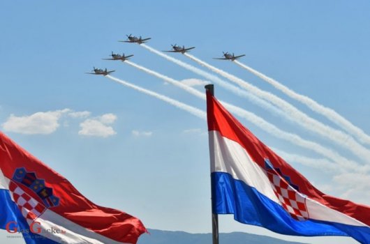 “Krila Oluje” za 18. obljetnicu preletom pozdravila 18 hrvatskih gradova