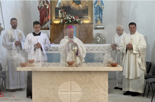 Biskup Križić predvodio misu na Rokovo u Brušanima i posvetio novi oltar