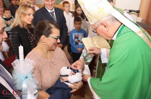 Nadbiskup Križić tek što je preuzeo nadbiskupiju, krstio sedmo dijete obitelji Šaškor 