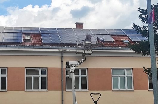Solari na krovu škole