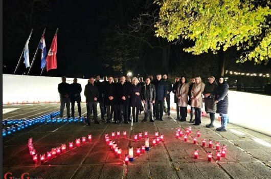 GO HDZ Otočca zapalio svijeće za Vukovar i Škabrnju