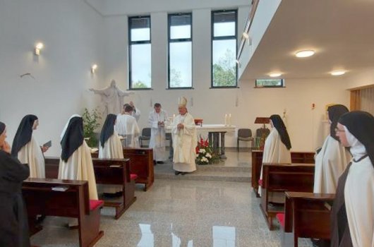 Prva misa u samostanu karmelićanki 