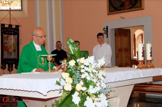 Zahvala za 55 godina svećeništva i 18 godina predanog župnikovanja mons. Tomislavu Šporčiću
