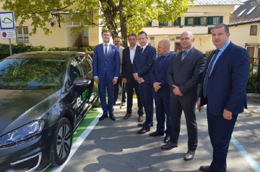 U trajni rad puštena prva ELEN punionica za električna vozila u Gospiću 