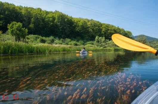 Neodoljiva Hrvatska - vožnja kajakom uz pogled u dubinu rijeke