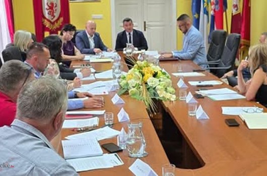 Pitanja s aktualnog sata Gradskog vijeća Otočac - puno pitanja, malo odgovora