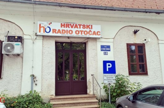 Otočki gradonačelnik u sukobu samo sa – ženskim kolektivima