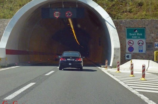 Prometna nesreća u tunelu Sv. Rok i zastoj u prometu