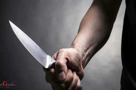 Nožem napao suprugu i njenog prijatelja