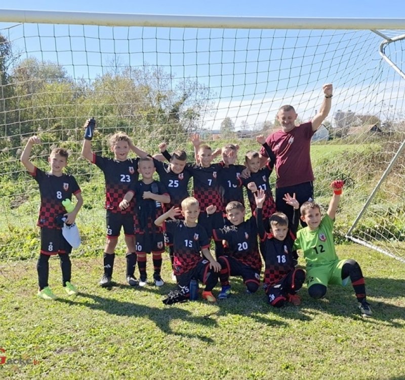 Karlići NK Otočac – NK Ilovac, 1 : 2