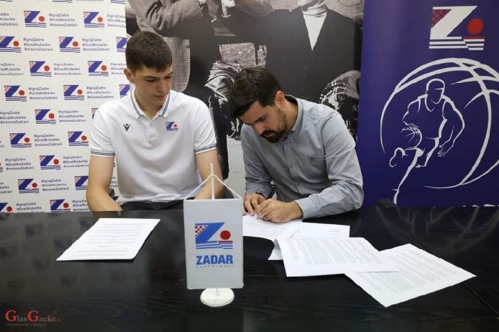 Ivan Njegovan potpisao ugovor s KK Zadar