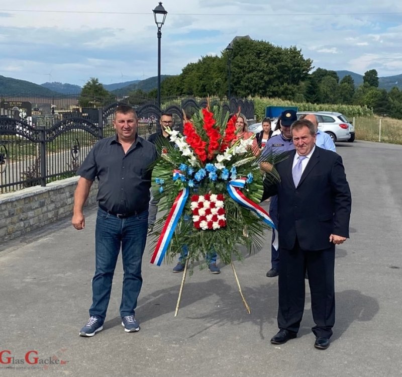 Polaganjem vijenaca započela proslava Dana općine Brinje 
